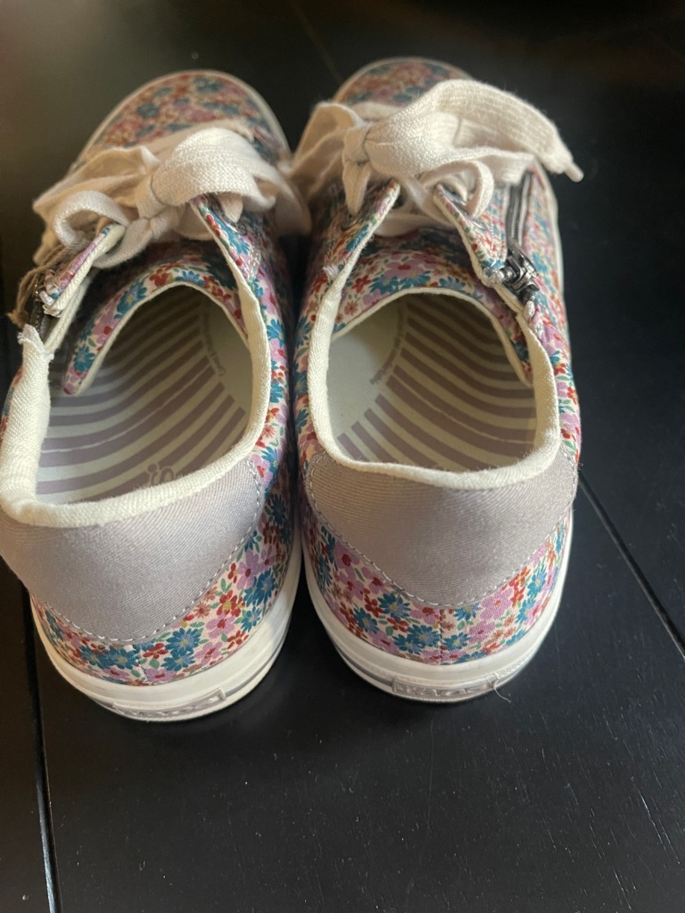 Taos floral sneaker size 8.5 - Picture 3 of 8
